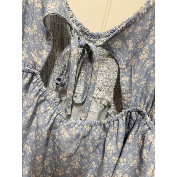 RSQ rouched top with ruffle sleeve tie in back Blue/white floral Size XLarge - Picture 3 of 4